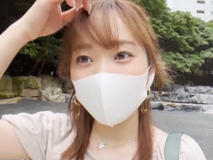 【配信者】人気ライバーの素人お姉さん♡笑顔でパイズリをしてくれた後にバック突きでおっぱいを揺らして喘ぎまくり♡