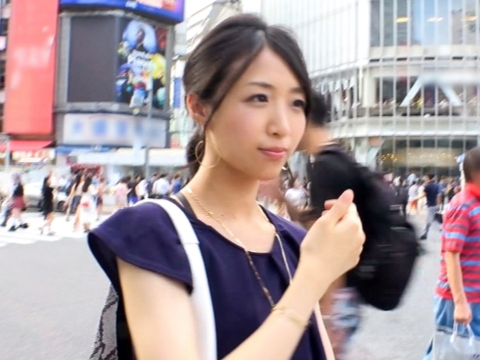 【ナンパ即ハメ】お姉さんが濃厚ファック！ちっぱい微乳だけど性欲溢れ出てるスケベ美女っ…！！