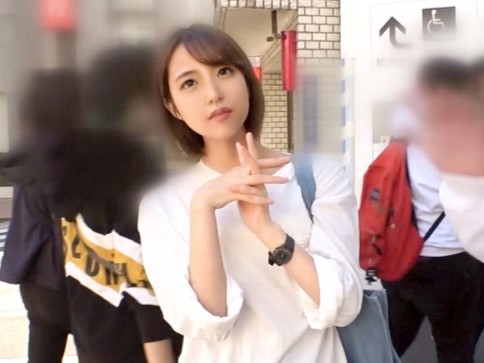 ＜女子大生×ナンパ＞板橋駅なんつ～場所で見つけた清楚系の美少女…まさに掃き溜めの鶴やわぁ♡勃起チンポ見せたら顔色変わった