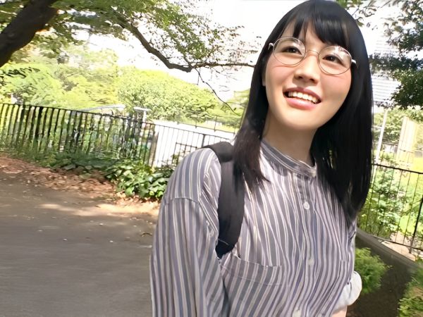 【素人】眼鏡の似合う女の子！美女の部類で良い女！この見た目でマゾさんなのでいやらしくセックスで興奮！変態さんですね！