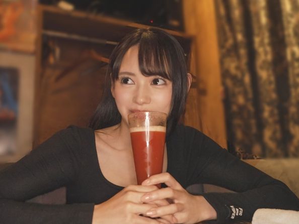 【八掛うみ】スレンダーなミステリアス美少女と4Pセックス！妖しく美しいカラダをビクビク痙攣させ何度も絶頂に追い上げられる