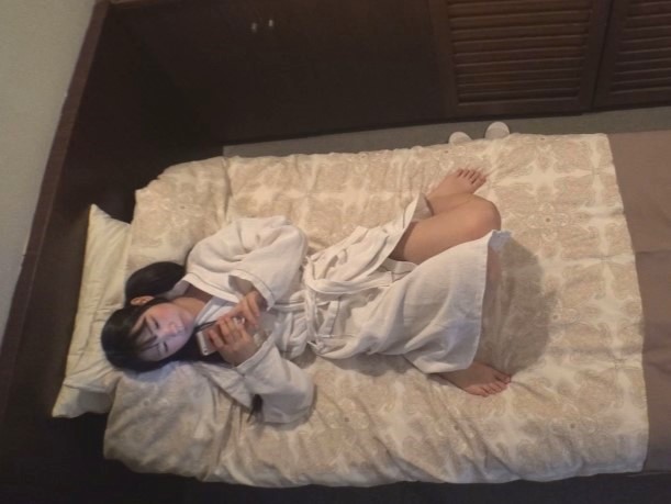 【素人】普通の女の子が気軽に泊まる事ができる簡易宿泊施設で盗撮してみたらやるわやるわオナニー満開！みんな致してます！
