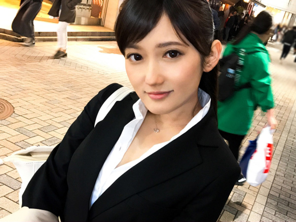 〈素人×ナンパ〉恥ずかしがり屋なOLの本性を曝け出すっ！おちんぽを見る目が厭らしく本当は淫乱なのがバレバレですw