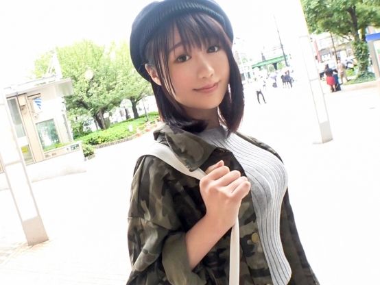 【素人ナンパ】ヘソ出しコーデが似合うイケイケスタイル抜群巨乳JD！手マンで潮噴射！⇒柔らかおっぱいでパイズリのお返し♥