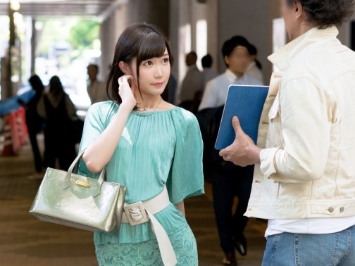 【セレブ人妻】清楚な見た目の奥様はチンポを目の前にすると求めてイキまくりますｗ→最後は中出しでフィニッシュ！