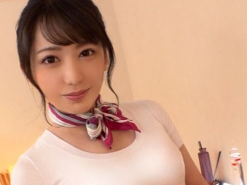 【素人×中出し】客の勃起チンコを見たエステティシャンが発情…巨尻を叩きつける騎乗位で種付けを求める…