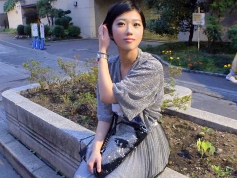 【濃厚フェラ】黒髪ショートの美人がペニスにがっつりご奉仕！上品そうなのにたっぷり舐めます！！