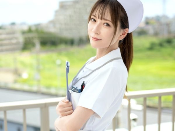 【清楚系ナースの裏の顔】『誰にも言わないで…』SNSでエロ写真をアップする変態看護師が院内でチンポ狩り！白衣の天使が院内で淫乱モード全開！！
