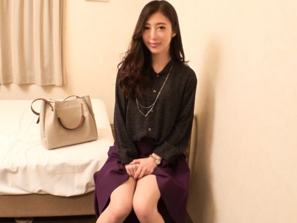 【素人】とってもエッチそうな雰囲気を醸し出している美女さん！エロいオーラがだだ漏れなのでエッチな事させてもらいました！