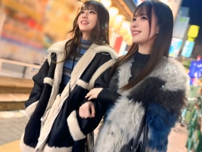 【美少女×乱交】男3人にハメ倒されるスレンダーW美少女・・・イラマ・首絞め・逆さハメで乱暴にハメられ最後は濃厚中出し！