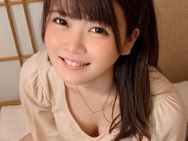 【潮吹き娘の快感】 おっとり美少女がおじさんに手マンされて大噴射！ 感じやすいオマンコがイキまくる♡