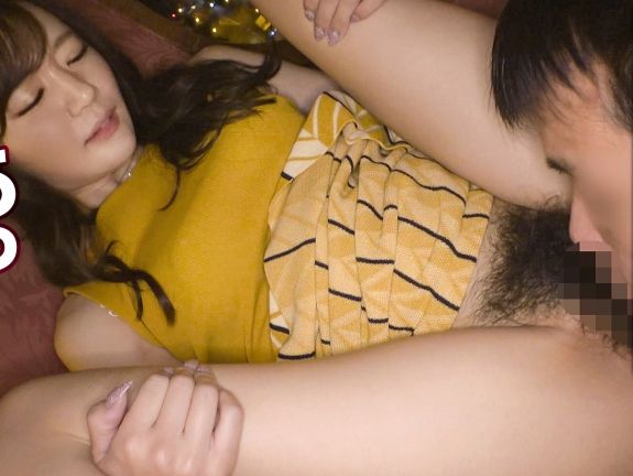 【彼氏じゃ物足りない】欲求不満なビッチ美女が浮気セックスで本気乱れ！剛毛マンコから溢れるマン汁が止まらない♥貪るようなエロプレイで満足度MAX！
