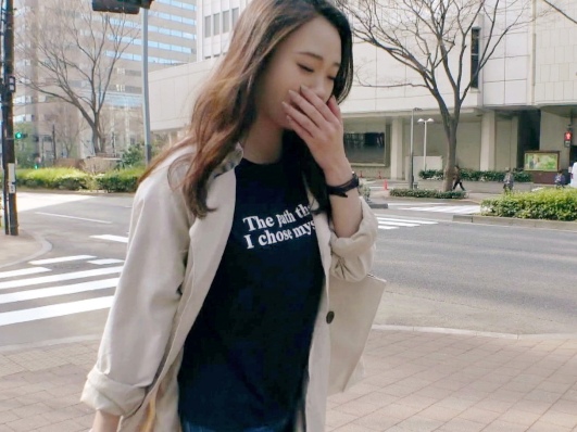 【巨乳エロボディ】敏感ビショ濡れ娘！手マンで洪水、バイブ挿入で悶絶！感じまくりカラダを激しく責められ、エロさ全開のびちゃびちゃSEX！♡