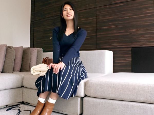【素人】肛門科に勤務する美人ナースさん♡手マンとクンニでおまんこを濡らしたら騎乗位が始まったw
