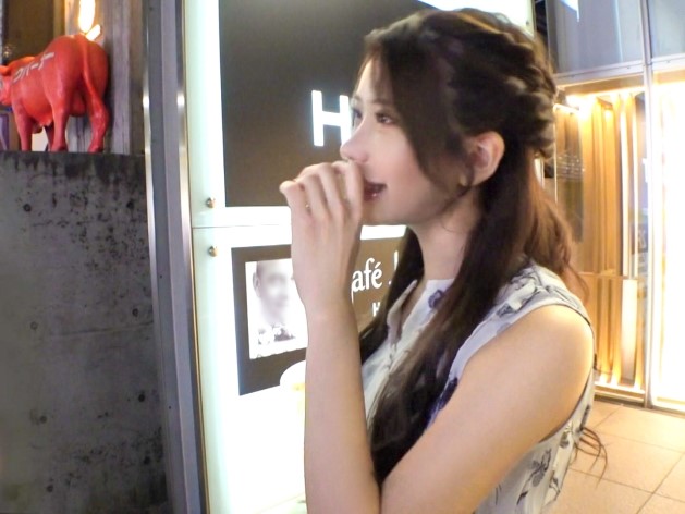 【街角ナンパ】清楚系美女がまさかの淫乱覚醒！敏感乳首を責められ、手マンで大洪水！「もうダメ…気持ち良すぎる…♡」チンポに夢中な素顔がエロすぎる！