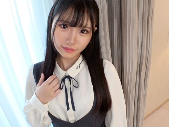 【黒髪巨乳美少女の挑戦】『有名になりたい…』むっちりボディのコンカフェ店員がAVで大胆露出！清楚な顔して騎乗位で激しく腰振り、あどけない表情とのギャップがたまらない♥ 有名になるためなら何でもしちゃう！