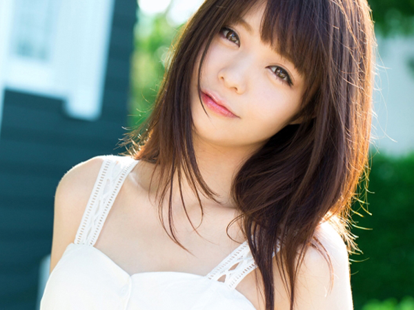 【貧乳美少女の頑張りフェラ】小っちゃいオッパイの美少女が必死にチンポをしゃぶる！パイパンマンコに生で挿入され、感じまくるイキ顔がたまらない♡無垢な美少女の恥じらいセックスに興奮必至！