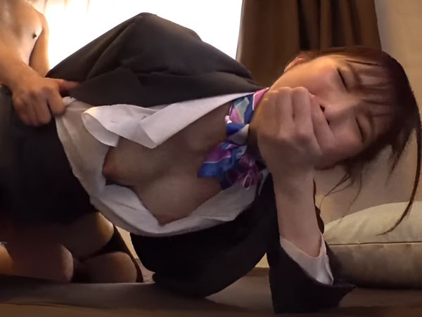 【素人CAの秘密】『ダメ…飛んじゃう…』スレンダー美乳のキャビンアテンダントが機内でこっそり中出しセックス♡膣奥にザーメン注入されちゃう！