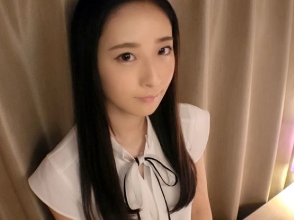 【清楚系お嬢様の初体験】スレンダー美少女が台所で激しく求められ、流し台で感じまくる!清楚な見た目と裏腹に、敏感ボディがイキまくり♥