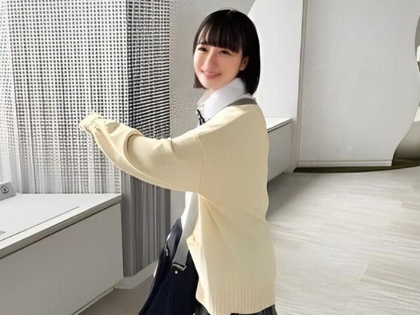 【制服美少女の恥じらい噴水】『やだ、出ちゃう…』ショートカットの可愛いJKが、敏感オマンコでデカマラを咥え込み、我慢できずに潮吹き大噴射！感じまくる姿がエロすぎる♡