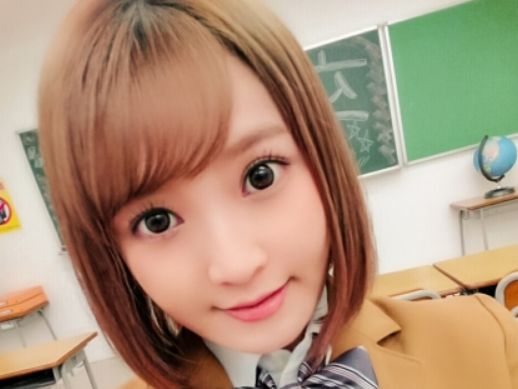 【制服女子の教室エッチ】『先生、ダメですよ…』素人女子高生が教室で大胆に!バイブで濡れ濡れになったアソコに、夢のシチュエーションで制服姿のまま挿入!w 禁断の制服セックスで大興奮!!♡