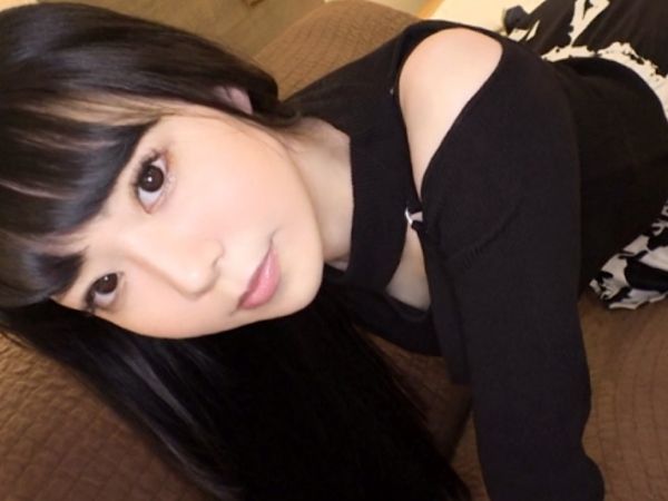 【欲求不満な清楚系美女】『奥まで欲しい…』抑え込んでいた性欲が爆発！バックで激ピストンされ、ソファをびしょ濡れにするほど感じまくるエロい姿に興奮MAX♡