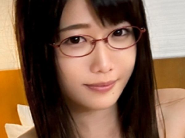 【メガネ女子の隠れたエロさ】『ダメ…壊れちゃう…』清楚系美女が巨根で激しく突かれ、淫乱ボディが本性を現す！メガネ越しの乱れ姿に興奮必至♡