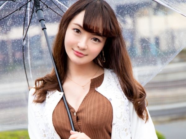 【人妻の危険な火遊び】上品な奥様が旦那に内緒で不倫セックス！久々のデカチンに発情し、フェラでご奉仕♡ご無沙汰マ○コは敏感すぎて、激しいピストンに悶絶＆絶頂！！