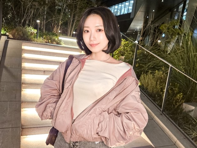 【素人】卑猥な姿を見られて感じる変態美容師♥カメラの前で裸体を晒し肉棒に喘ぐハメ撮り痴態SEXにアソコを濡らす・・・