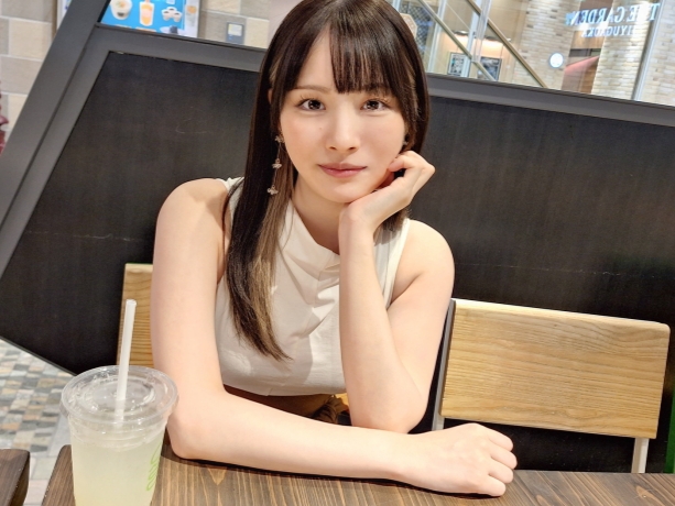 【ガチ美人】「恥ずかしい…」自らパンティ見せっ♡圧倒的美貌なのにAV出演！？色白ボディに興奮隠せないっ…！
