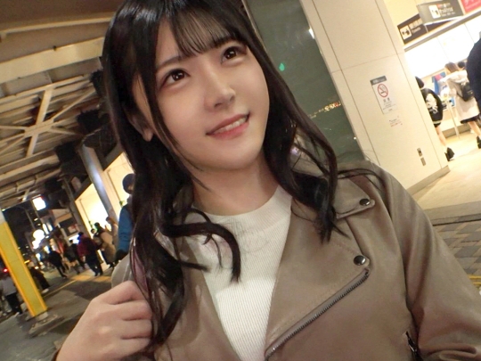 【バックで激ピストン】『奥まで当たってる…』カワイイ美少女のマンコをバックからガンガン突きまくり！肉棒で膣奥を刺激され、感じまくる姿がエロすぎる！！