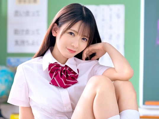 【教室で制服エッチ】スレンダー美少女と学校で秘密のセックス♡騎乗位で激しく突かれて、制服姿で感じまくる姿が超エロい!