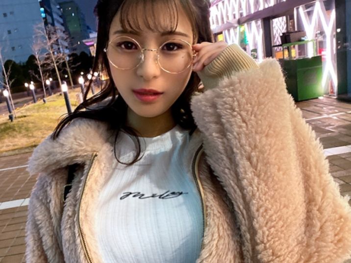 【メガネ美少女とコスプレエッチ】『あっ…ダメ…』メガネを外したらさらに可愛いお姉さんが体操服でエッチなプレイ!バックで激しく突かれて感じまくる姿がエロすぎてたまらない!
